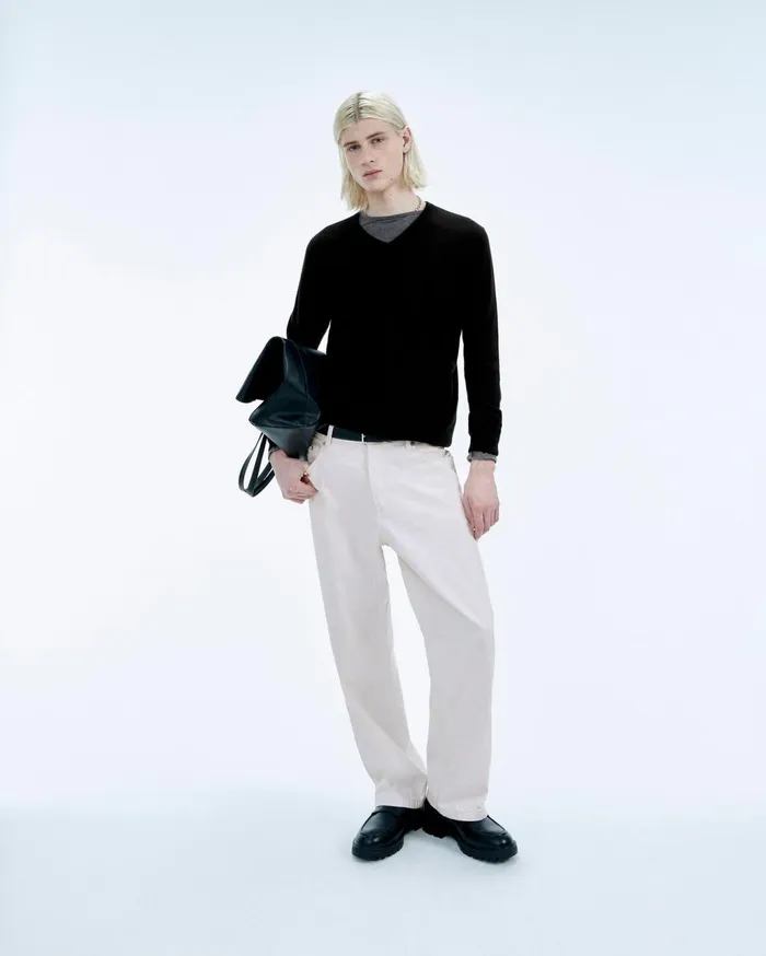 From Future Cashmere Sweaters Men VNeck Sweater Black