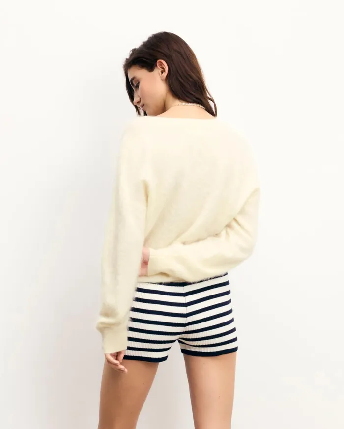 From Future Cashmere Sweaters Women Brushed VNeck Sweater White