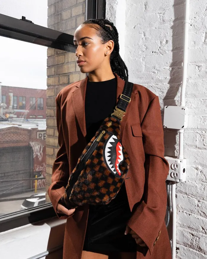 SPRAYGROUND Crossbodys FURRR SHARKS IN PARIS SAVVY CROSSBODY 8211 Universal SPRAYGROUND Crossbodys FURRR SHARKS IN PARIS SAVVY CROSSBODY 8211 Universal