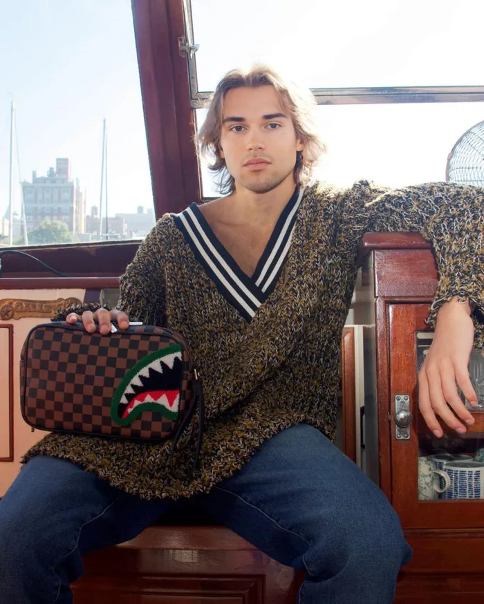 SPRAYGROUND Toiletries Aka Money Bags ROMEO AIR ITALIA SHARK TOILETRY BAG 8211 Universal SPRAYGROUND Toiletries Aka Money Bags ROMEO AIR ITALIA SHARK TOILETRY BAG 8211 Universal