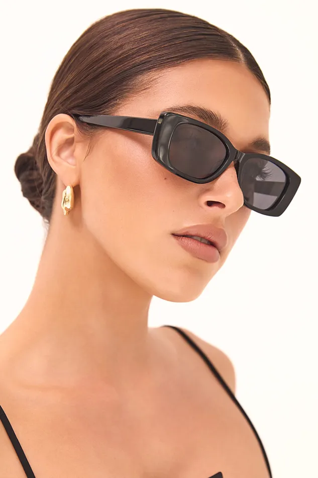 The Hepburn 8211 Black Smoke Black Smoke Women Sunglasses petalandpup