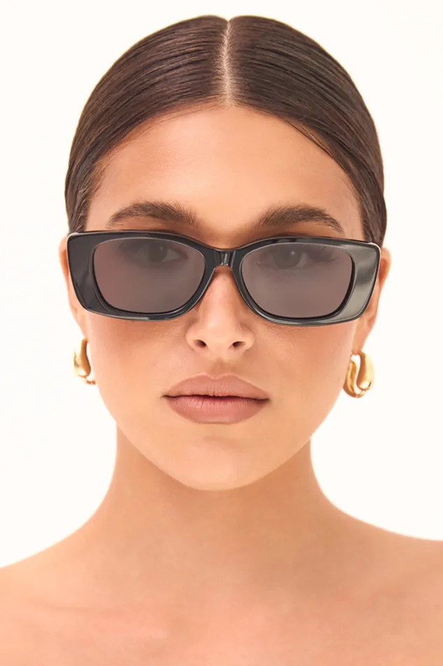 The Hepburn 8211 Black Smoke Black Smoke Women Sunglasses petalandpup