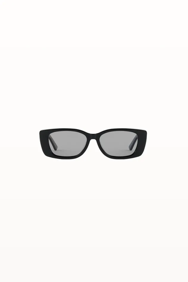 The Hepburn 8211 Black Smoke Black Smoke Women Sunglasses petalandpup